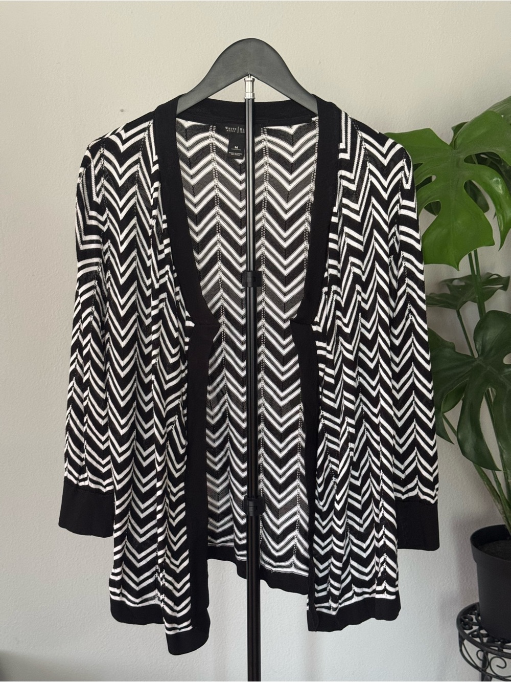 White House Black Market Black & White Chevron Open Cardigan